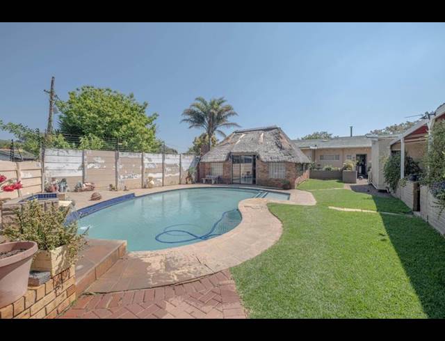 4 BEDROOM HOUSE FOR SALE IN WYCHWOOD